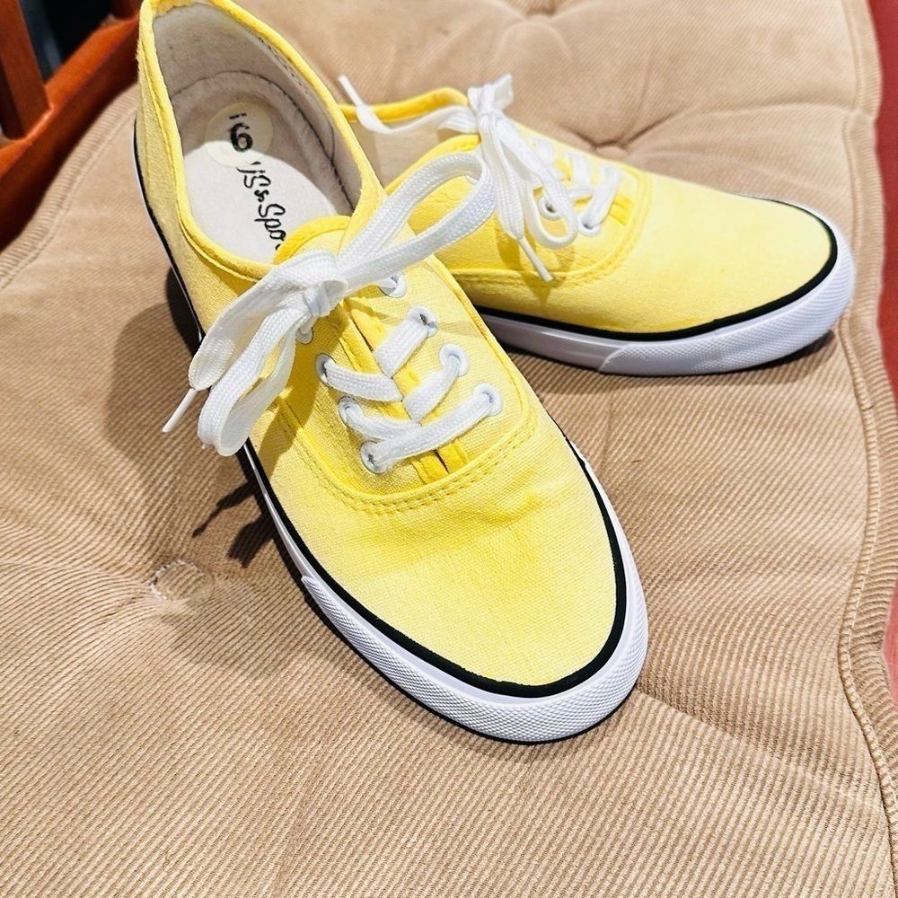 US Sports Women Sneakers. - Picture 4 of 15